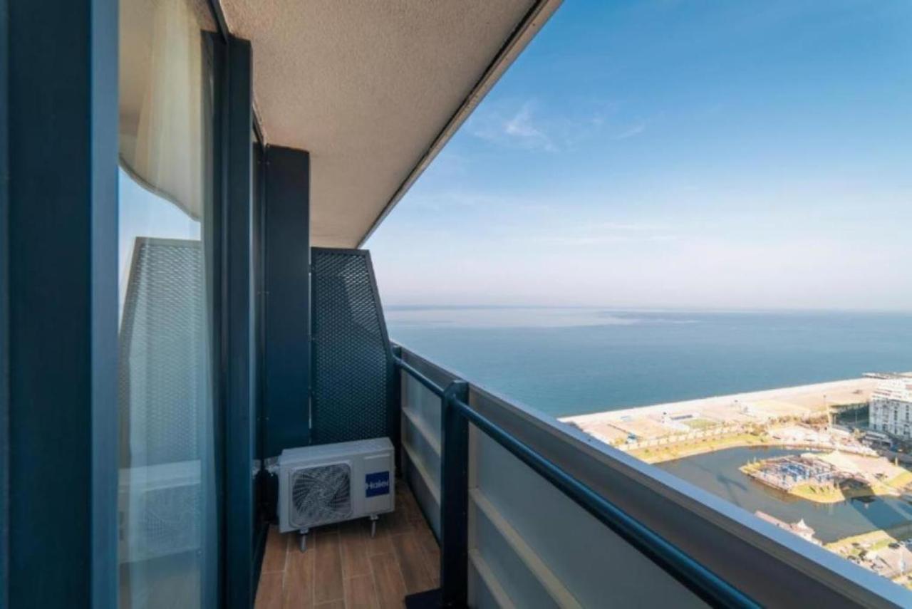 Orbi City Sea Side & Sea View Apartments Батумі Екстер'єр фото